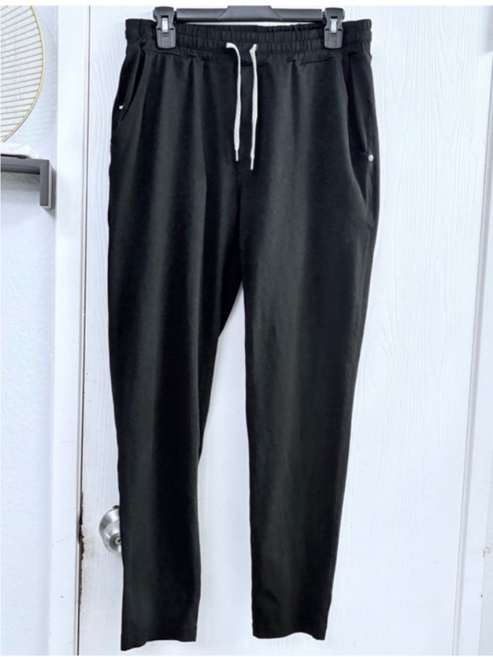 Vuori Ponto Charcoal Jogger Pants with White Drawstring Size Large
